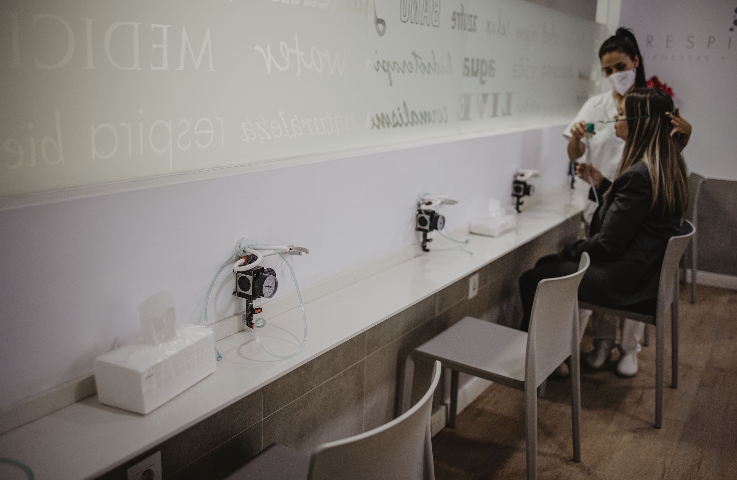 Inhalación de micropartículas de agua para problemas respiratorios. 
