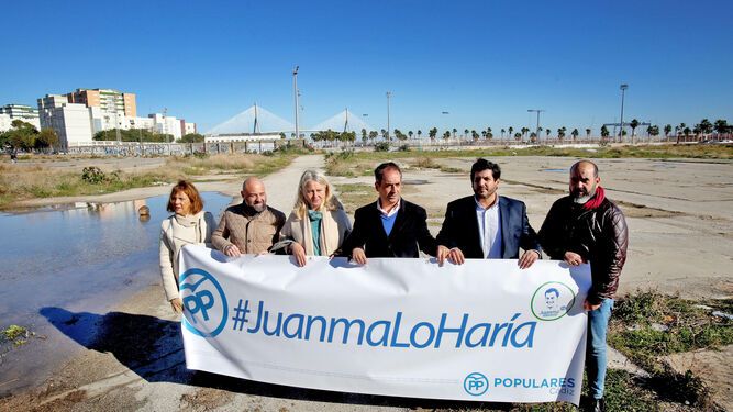 Representantes del PP durante su reclamación del hospital en 2018. Representantes del PP durante su reclamación del hospital en 2018.