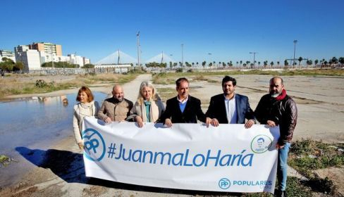 Representantes del PP durante su reclamación del hospital en 2018.