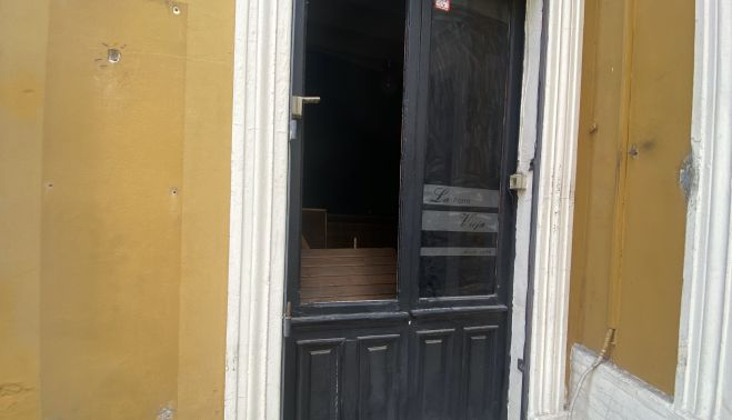 La puerta que hoy ha aparecido destrozada. 