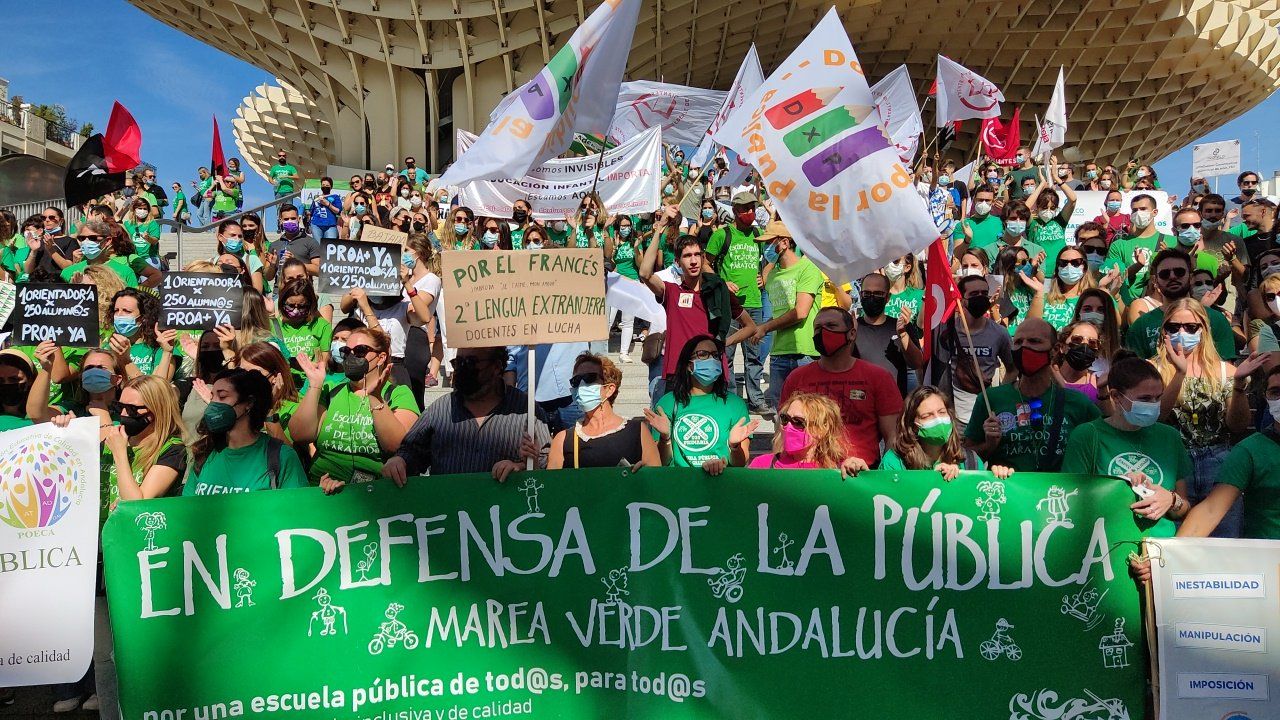 Una concentración en defensa de la escuela pública andaluza. Una concentración en defensa de la escuela pública andaluza.