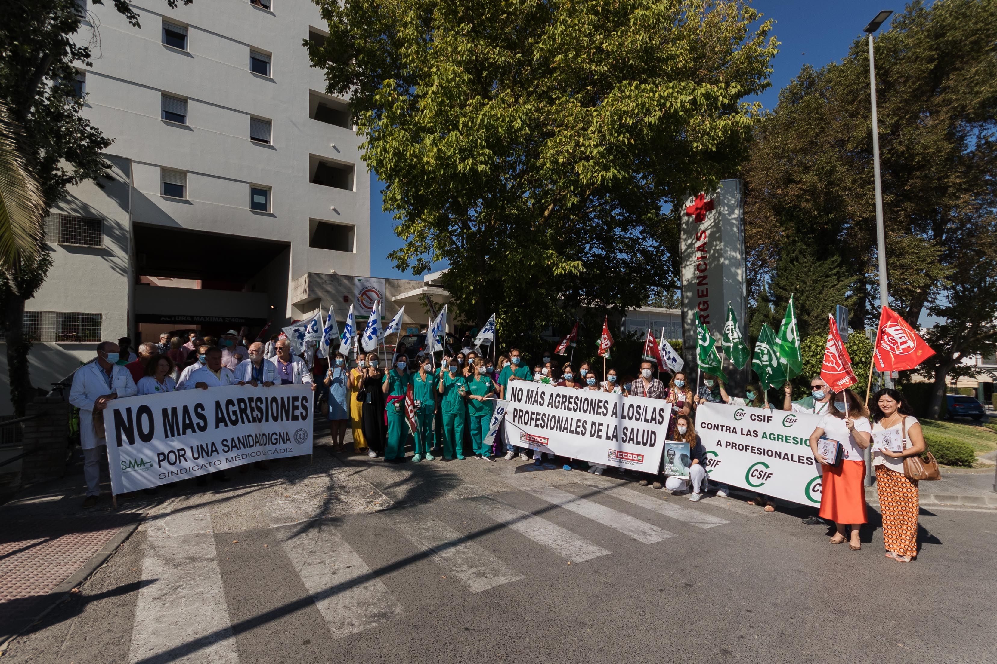CONCENTRACION AGRESION MEDICOS HOSPITAL JEREZ 10