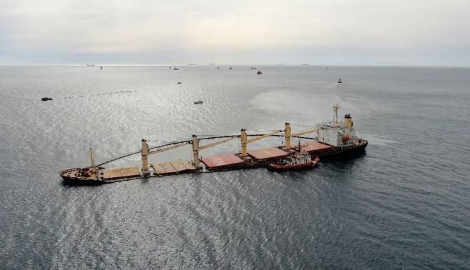"Es más adecuado estabilizar el barco varándolo en aguas poco profundas" asegura Gibraltar