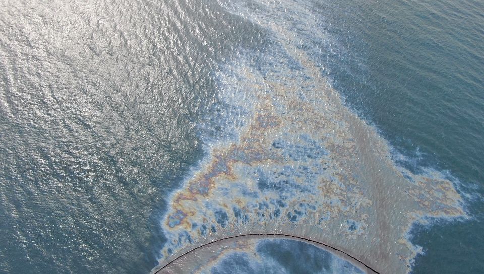 Gibraltar detecta que el OS35 ha provocado una "mancha de contaminación más extensa" los últimos días  INFO GIBRALTAR