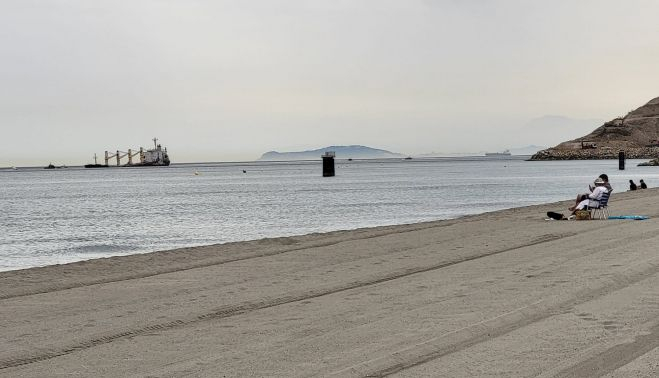  Junta de Andalucía y ayuntamientos mantienen la vigilancia de las zonas costeras