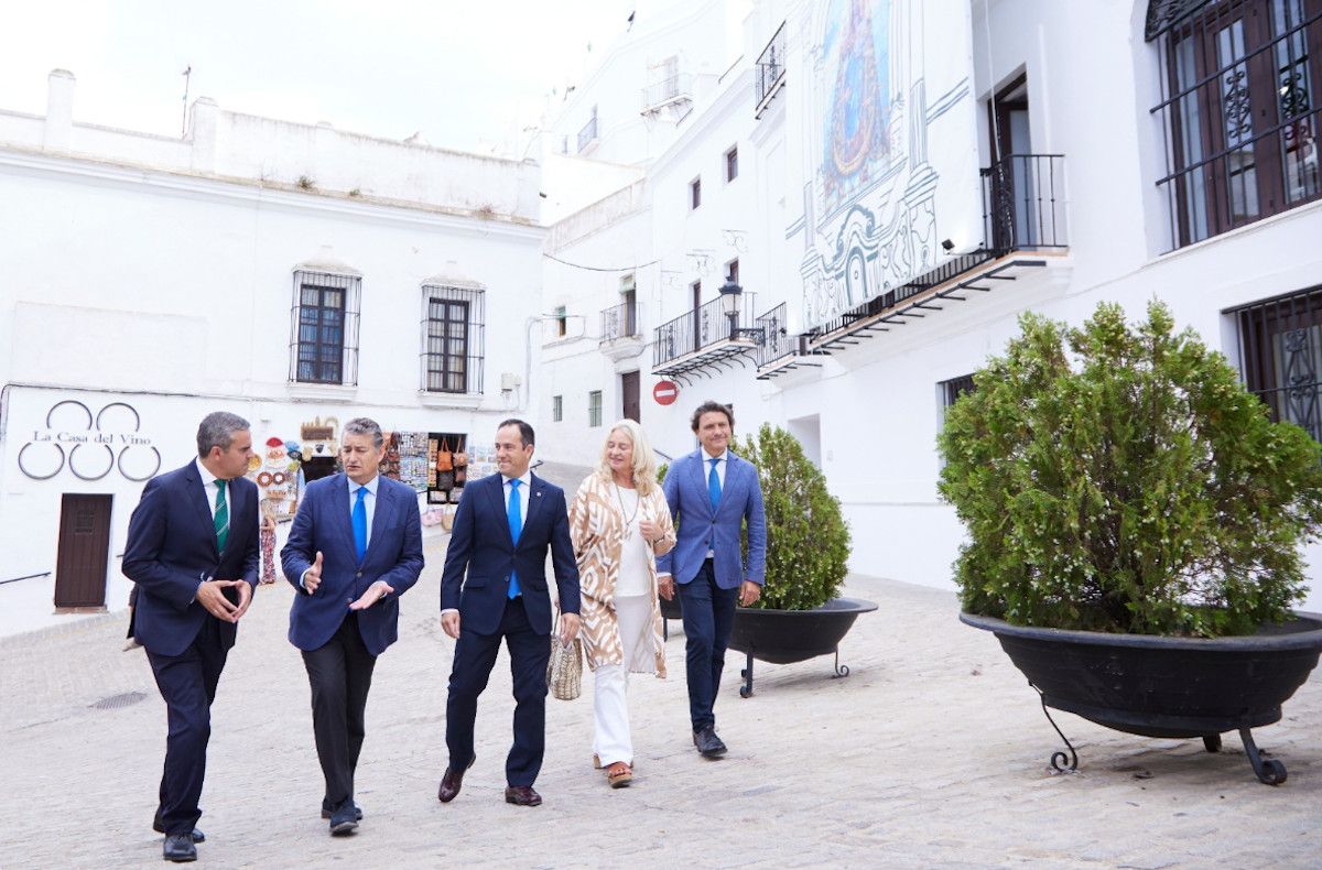 Visita de Sanz a este pueblo gaditano.