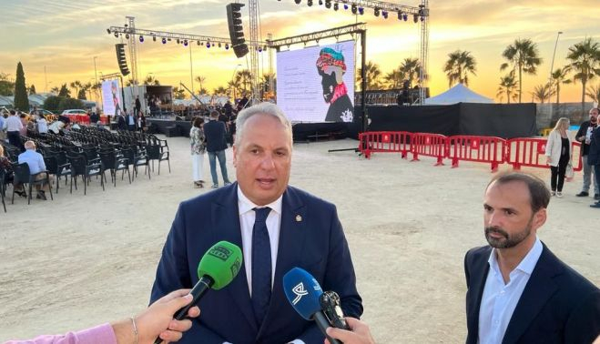 El presidente de la Diputación de Cádiz, Ruiz Boix, y el alcalde de Sanlúcar, Víctor Mora