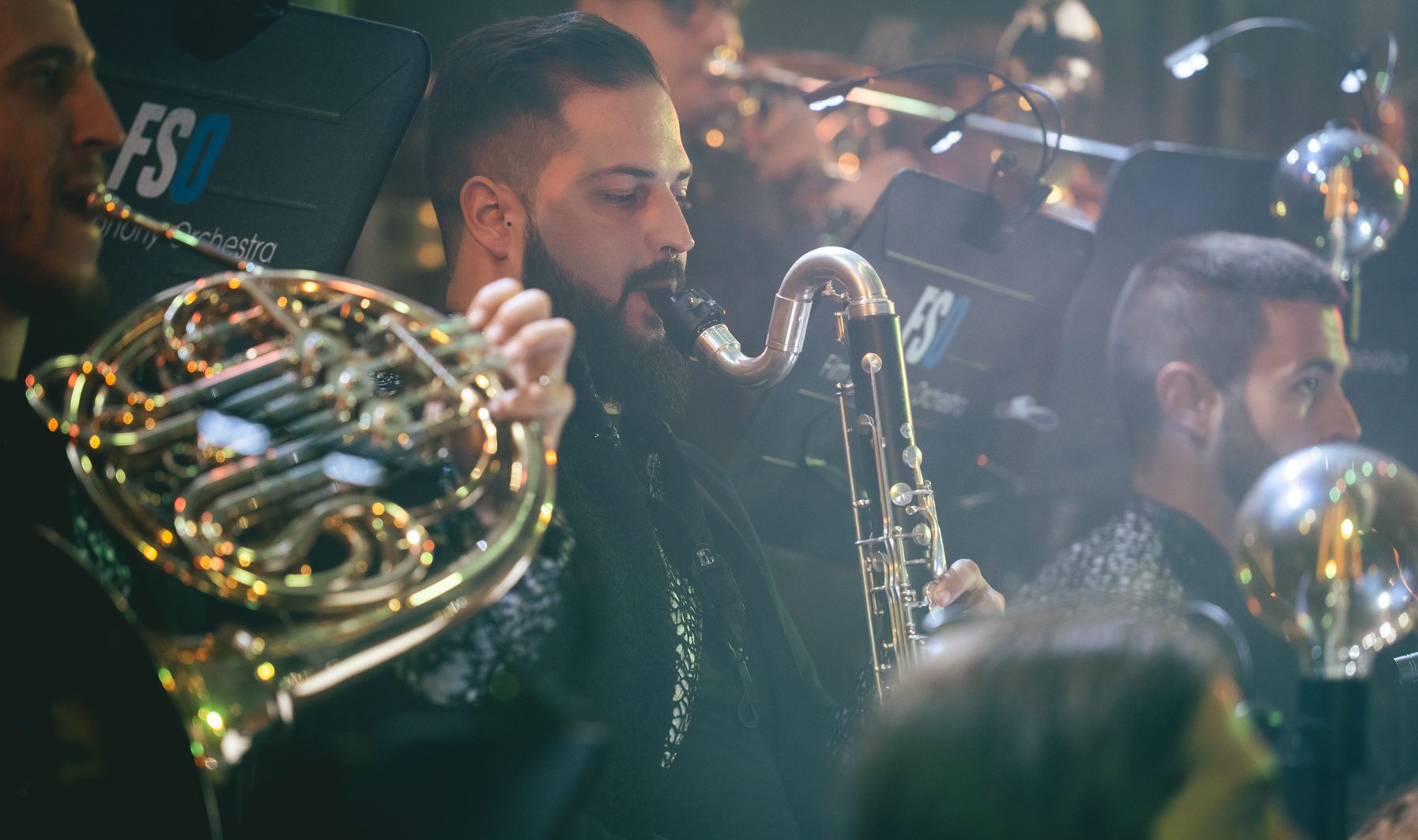 Los músicos concentrados durante la interpretación.  FSO