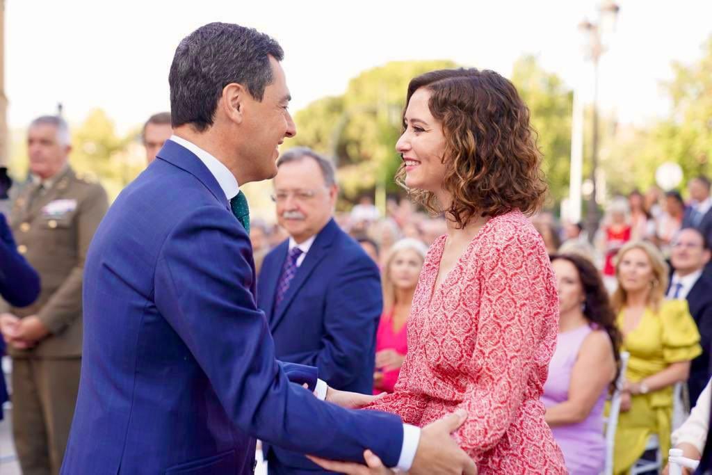 Isabel Díaz Ayuso, presidenta de Madrid, junto al presidente de la Junta de Andalucía, Juan Manuel Moreno. Isabel Díaz Ayuso, presidenta de Madrid, junto al presidente de la Junta de Andalucía, Juan Manuel Moreno.