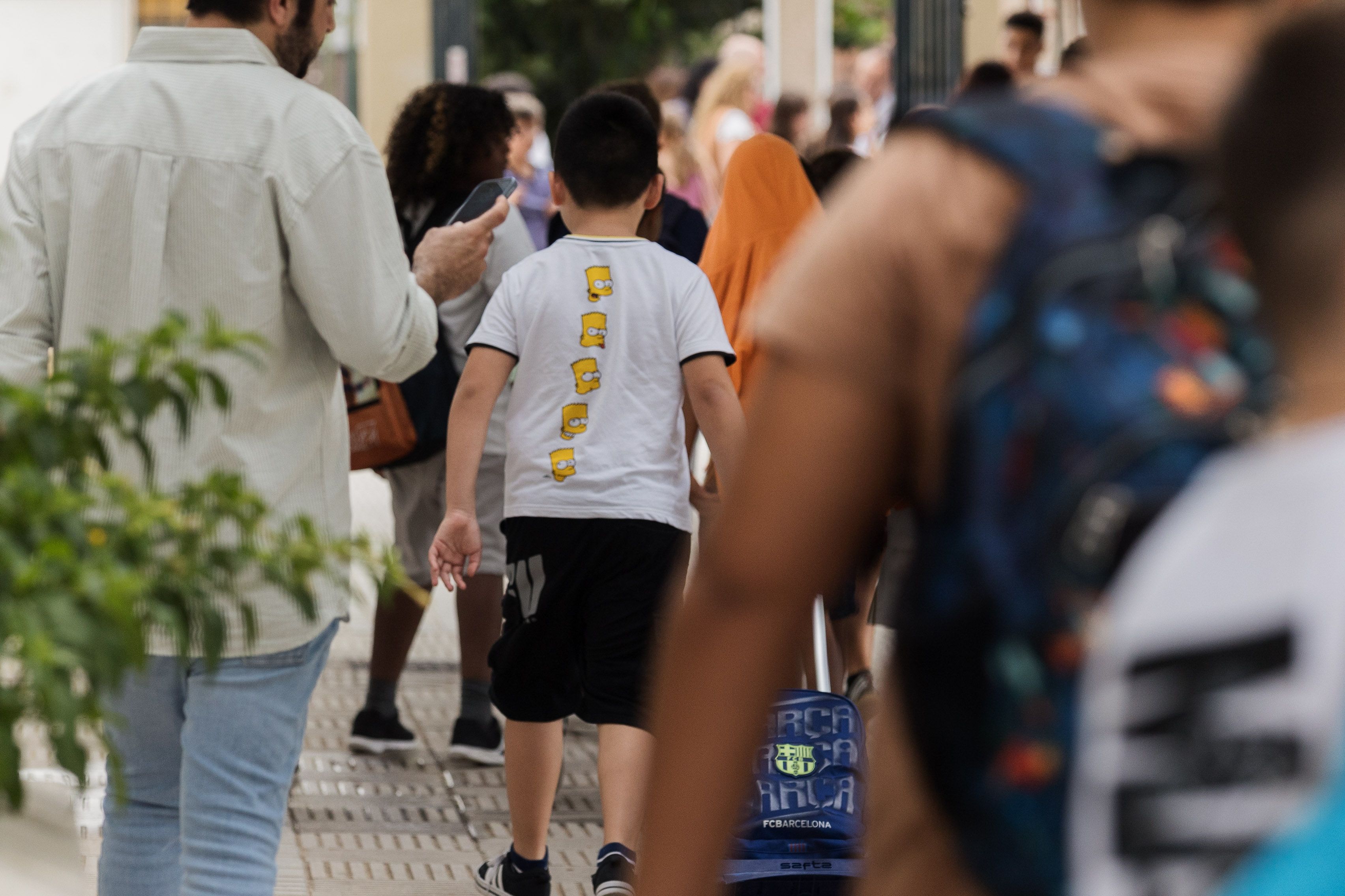 Niños a la entrada de un colegio, en una imagen pasada. Denuncian la "sangría" de la educación pública en Cádiz.