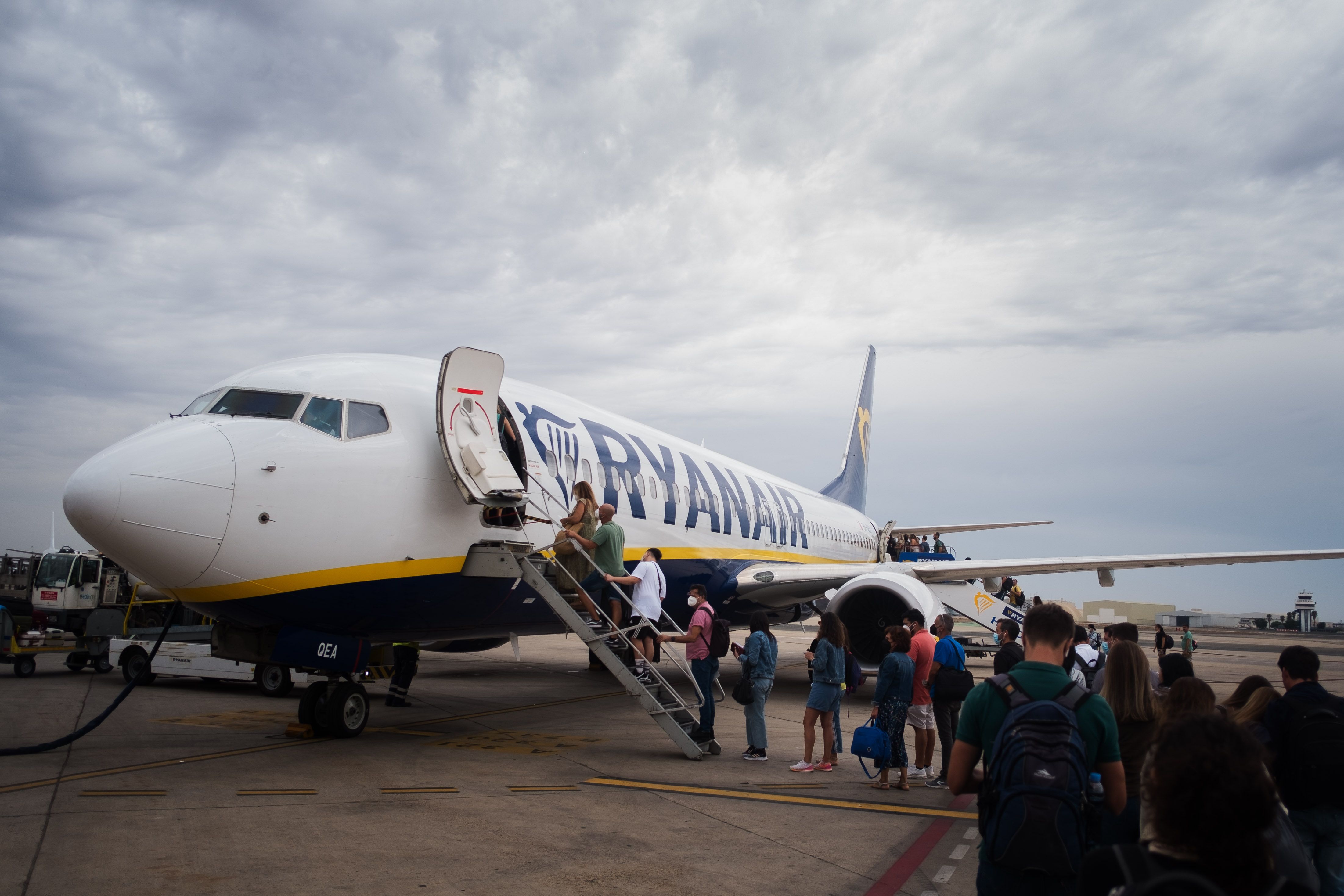 Pasajeros en un vuelo de Ryanair en el aeropuerto de Jerez.