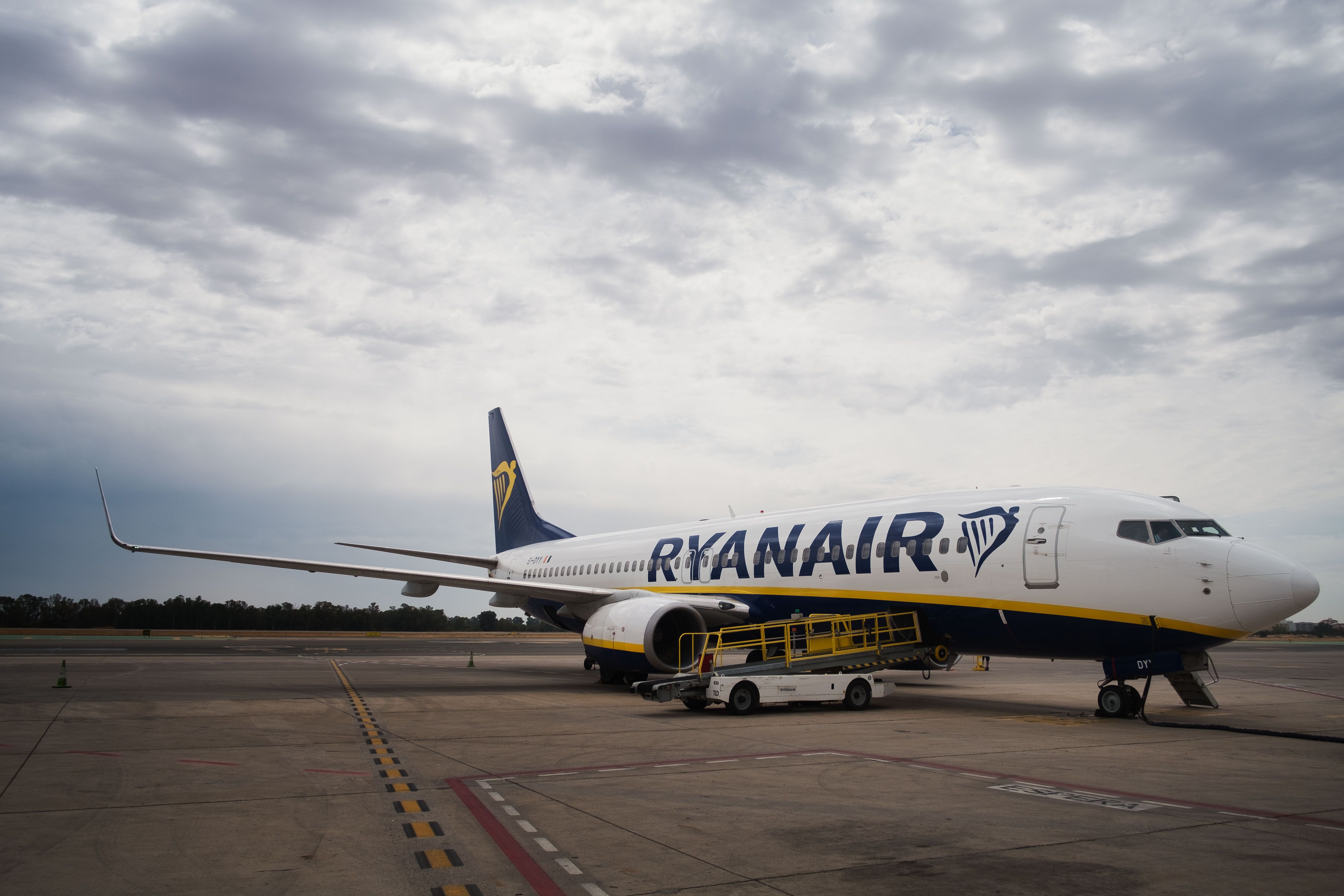 Un avión de Ryanair en el aeropuerto de Jerez. Un avión de Ryanair en el aeropuerto de Jerez.
