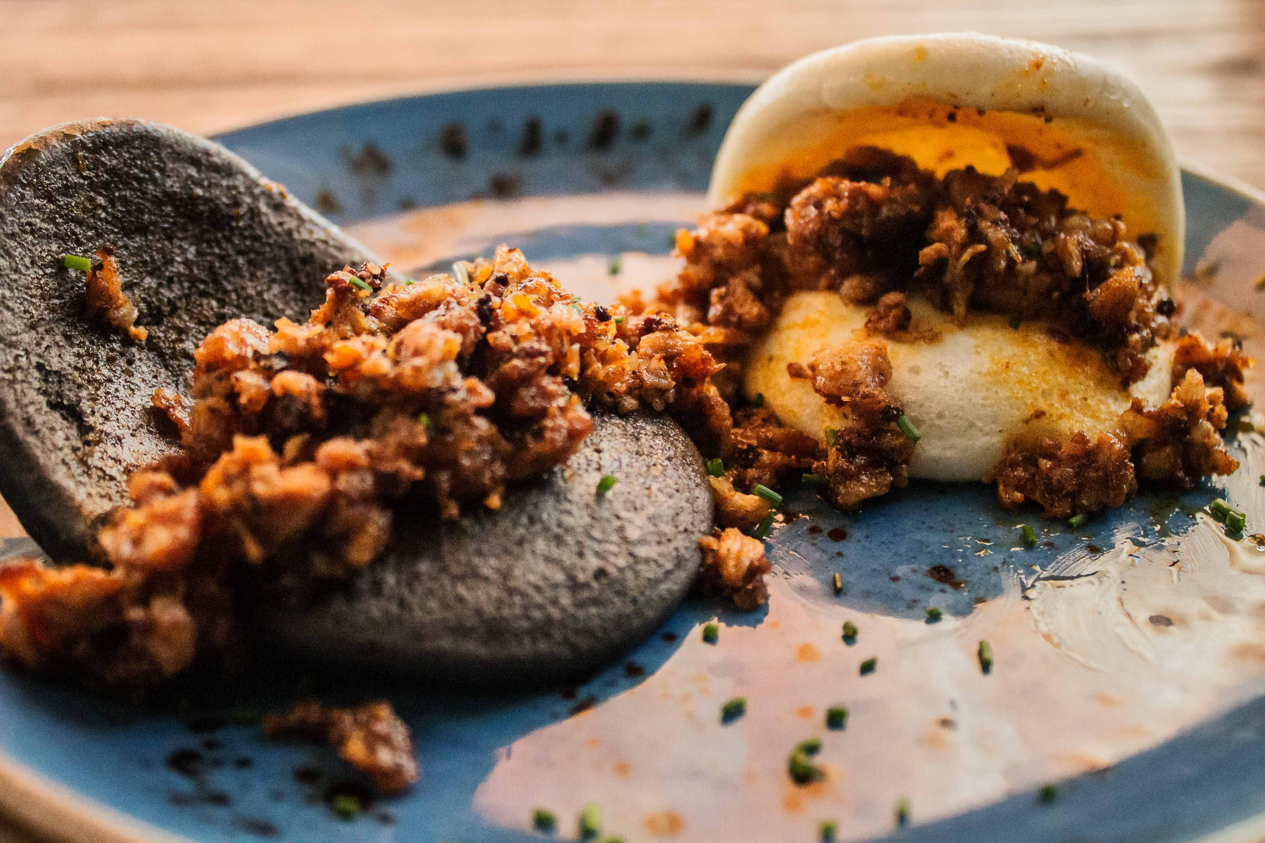 Pan bao con pringá.