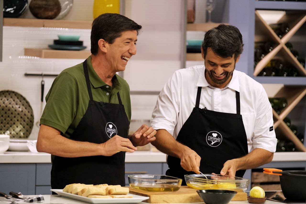 Juan Marín, en un espacio gastronómico de Canal Sur, preparando recientemente sus célebres torrijas. Juan Marín, en un espacio gastronómico de Canal Sur, preparando recientemente sus célebres torrijas.