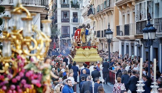 De calles Pelota a San Agustín, por las estrecheces del Cádiz antiguo.   GERMÁN MESA 