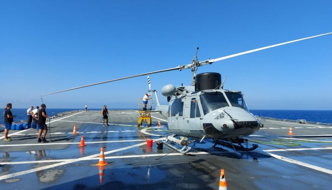 Helicóptero en la cubierta del buque de asalto anfibio Castilla. ARMADA