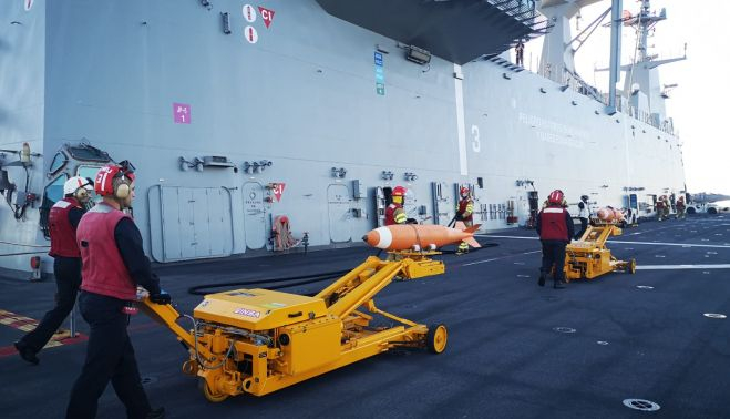 Amunicionamiento en el portaaeronaves Juan Carlos I. ARMADA