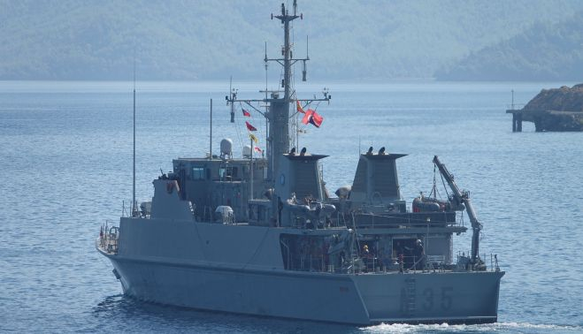 El Cazaminas Duero (M-35) en el ejercicio de la OTAN. ARMADA