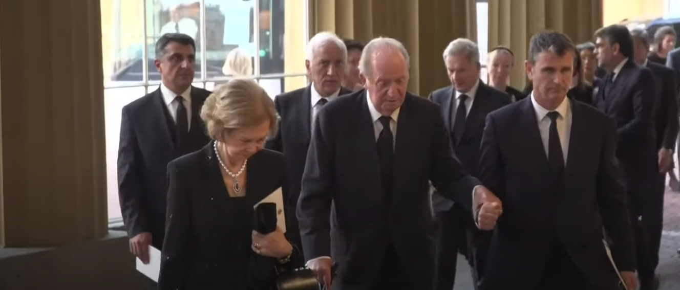 Llegada del emérito al funeral.