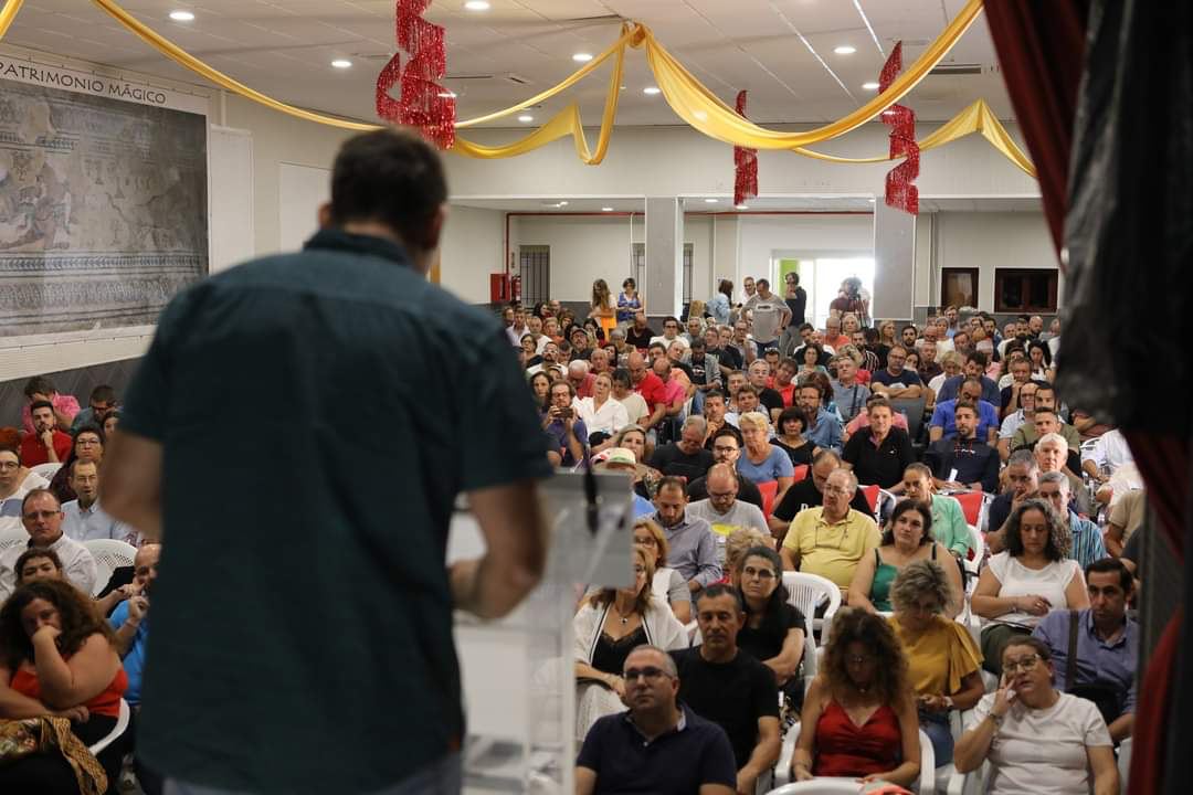 Toni Valero se dirige a militancia de IU, en la asamblea andaluza celebrada este pasado domingo en Salar.