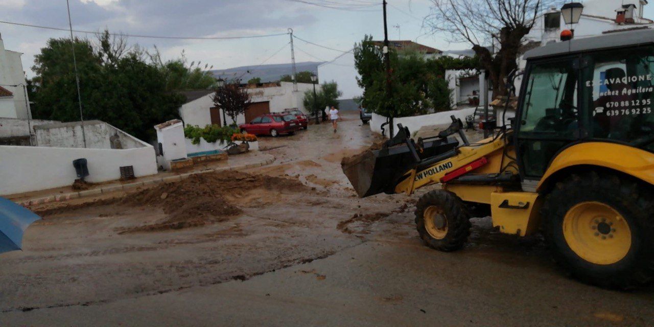 Setenil se ha vuelto a ver sorprendida por una fuerte tromba de agua. Setenil se ha vuelto a ver sorprendida por una fuerte tromba de agua.