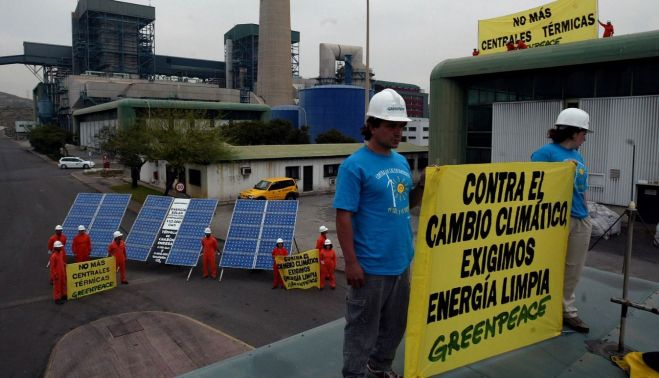 Protesta en la central térmica de Carboneras (2005). GREENPEACE