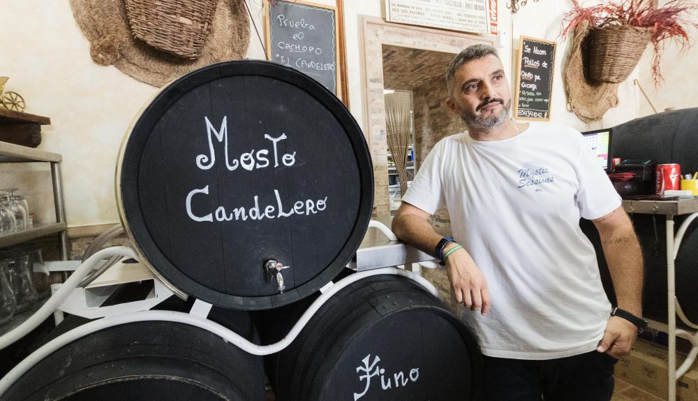 El propietario del mosto Candelero, uno de los obligados en la ruta de Jerez.