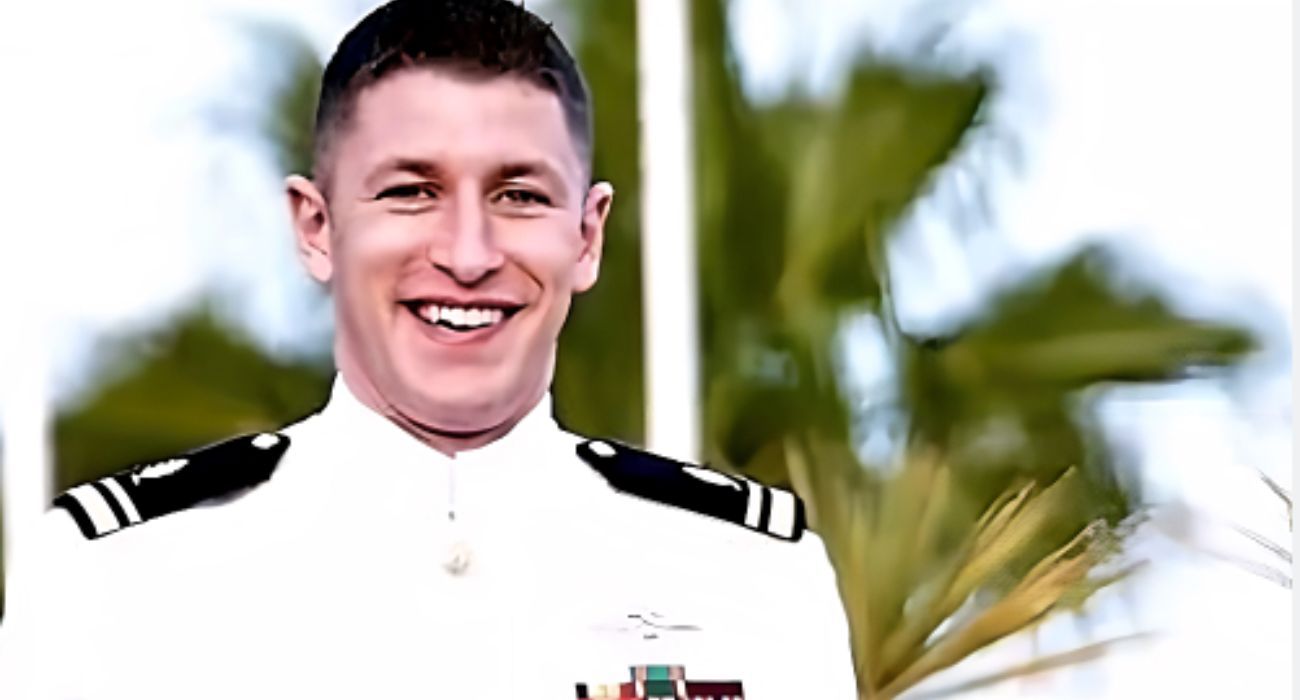 Eric, con uniforme de militar, desapareció el viernes 7 de octubre en Chipiona.
