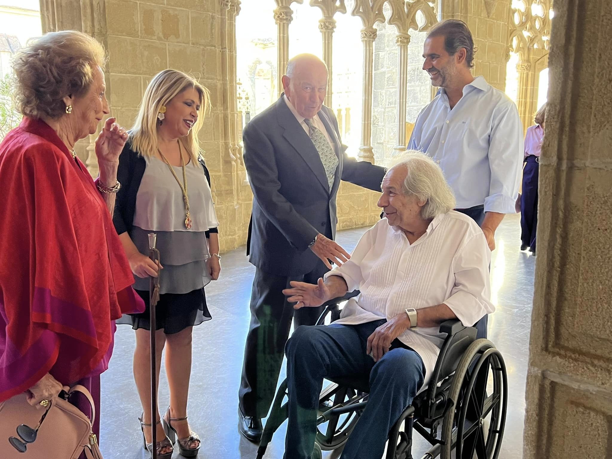 Álvaro Domecq saludando a Rafael de Paula, dos mitos del rejoneo y la tauromaquia.