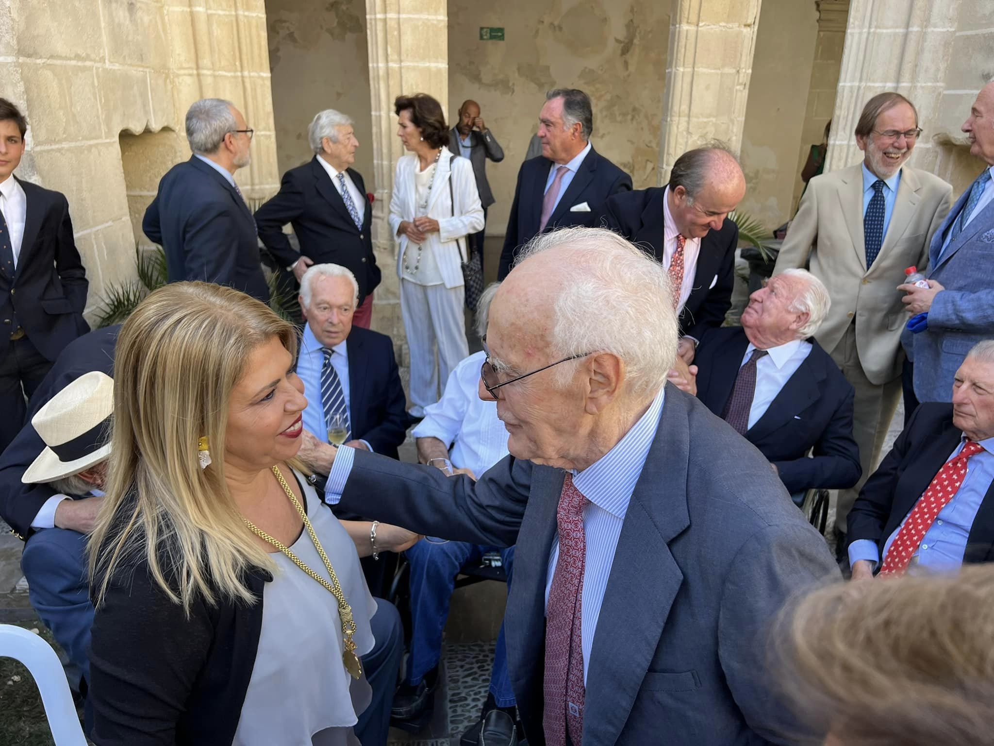 Mamen Sánchez, alcaldesa de la ciudad, fue la encargada de oficiar el acto