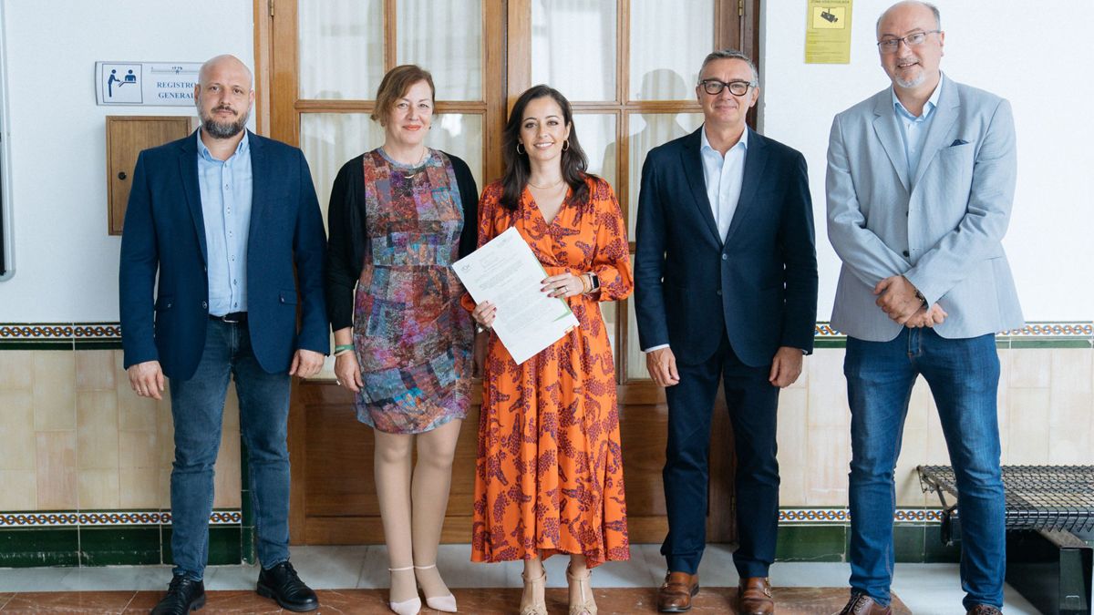Parte del grupo parlamentario de Vox en Andalucía, con Manuel Gavira a la cabeza, en una imagen reciente. Parte del grupo parlamentario de Vox en Andalucía, con Manuel Gavira a la cabeza, en una imagen reciente.