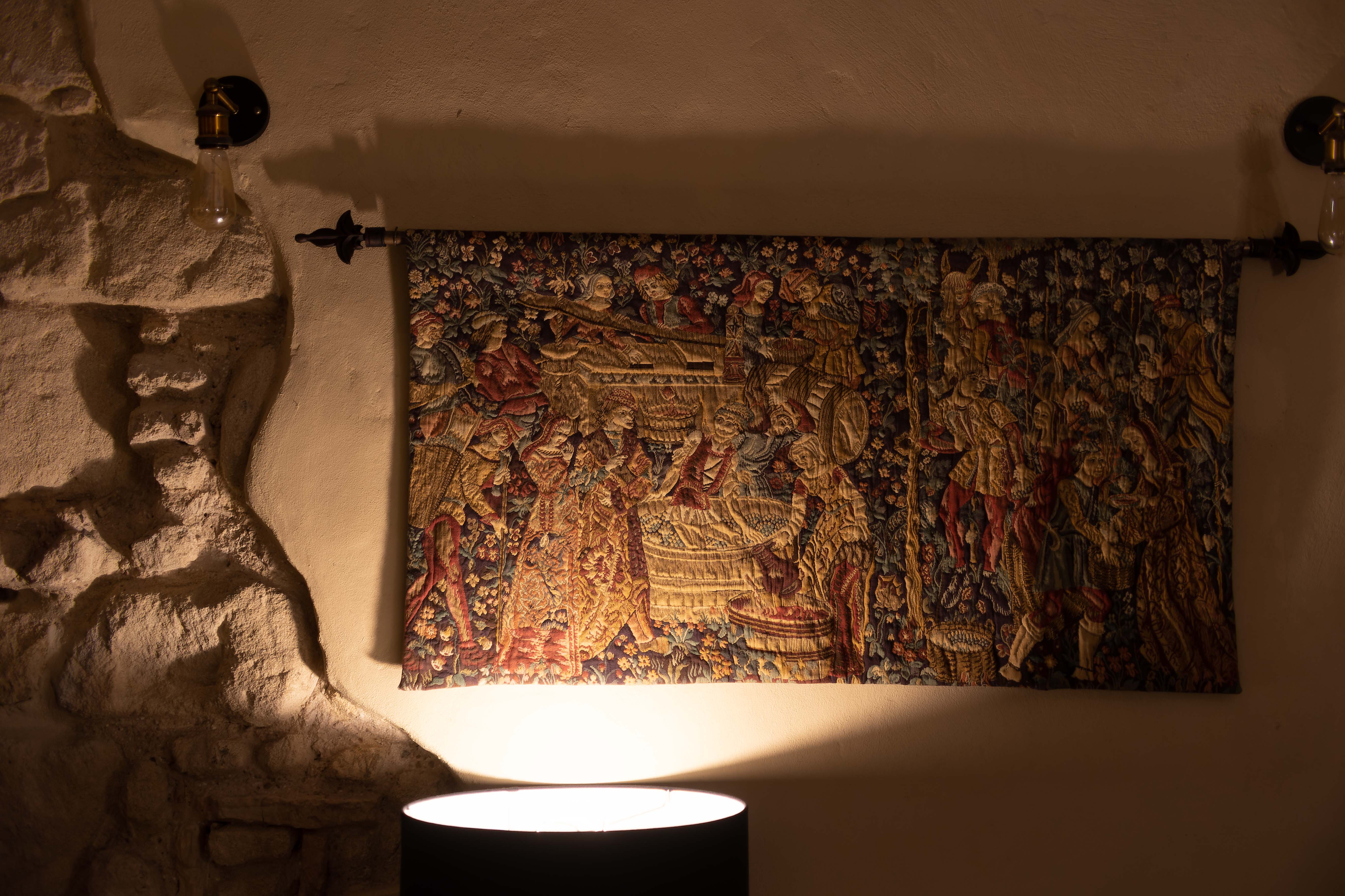 Decoración del salón de la pensión ubicada en El Puerto.