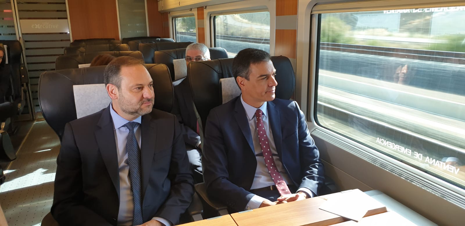  Ábalos, los problemas crecen. El por entonces ministro y Pedro Sánchez, inaugurando el AVE a Granada.