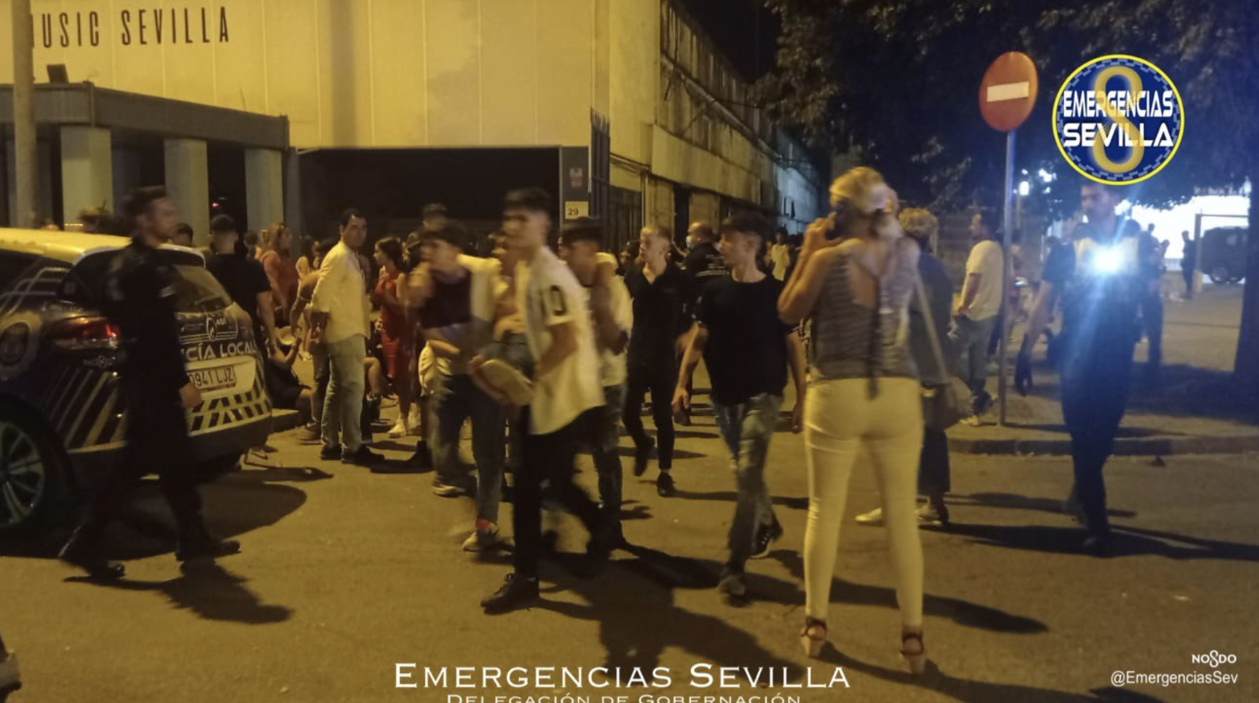 Desalojada una fiesta de Halloween con menores en una discoteca de Sevilla: crisis de ansiedad y desmayos. Desalojada una fiesta de Halloween con menores en una discoteca de Sevilla: crisis de ansiedad y desmayos.
