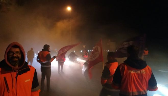 Piquete informativo a la entrada de San Pablo. UGT FICA