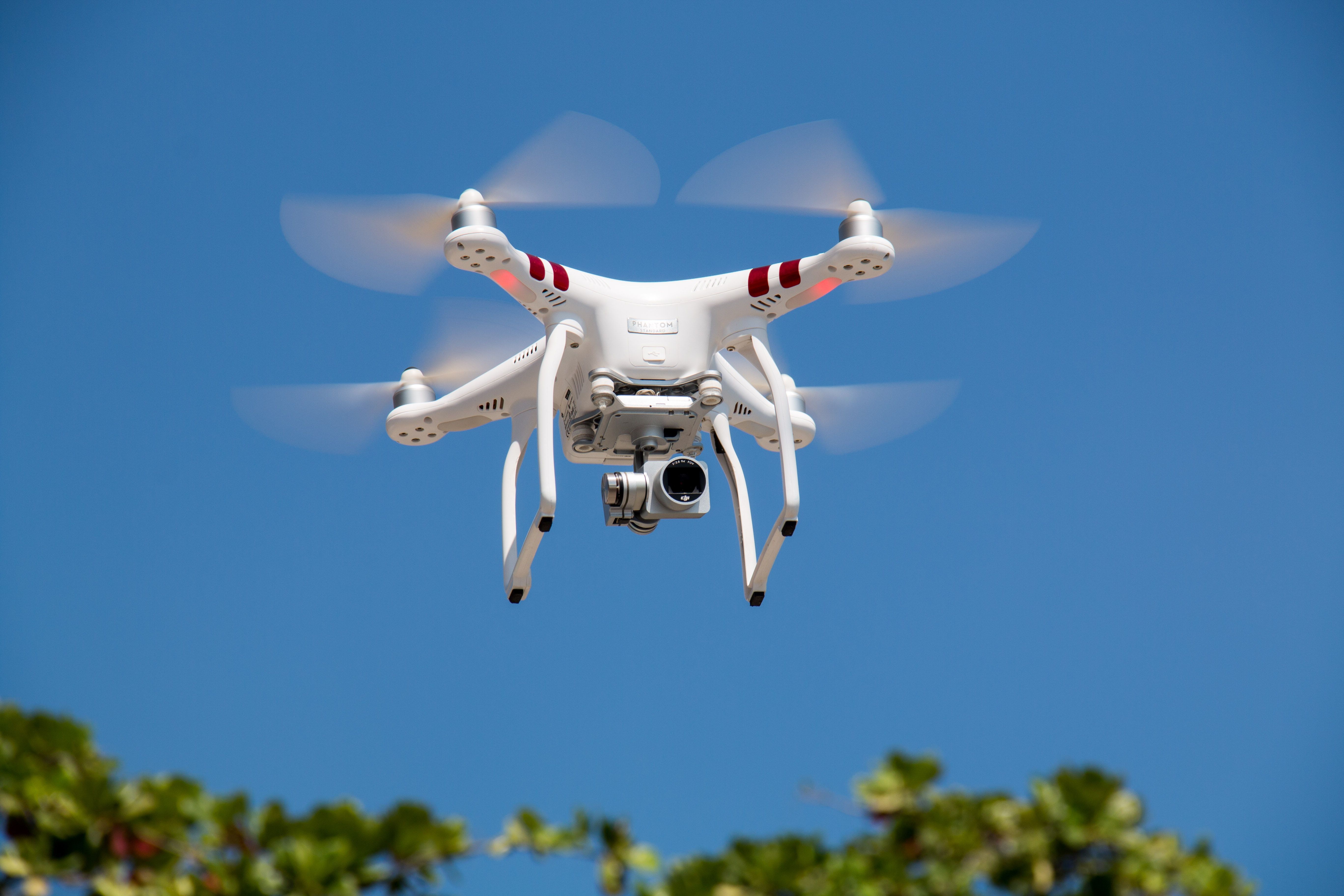 Drones, la nueva forma de pasar mercancía a los presos de la cárcel de Botafuegos en Algeciras