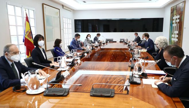 Reunión del Gobierno con directivos de Airbus el pasado febrero. MONCLOA
