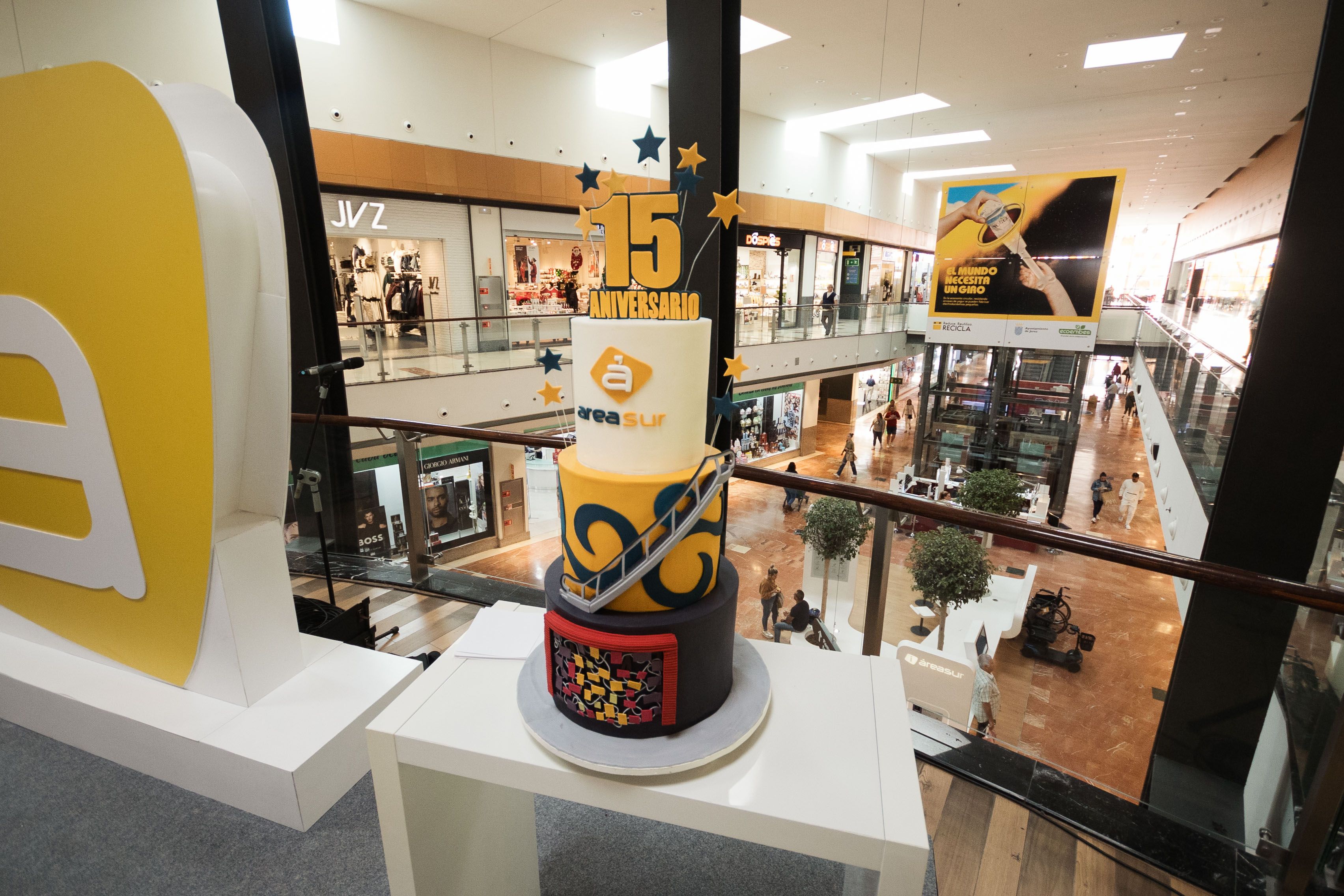 La singular tarta de cumpleaños creada para la ocasión.     MANU GARCÍA