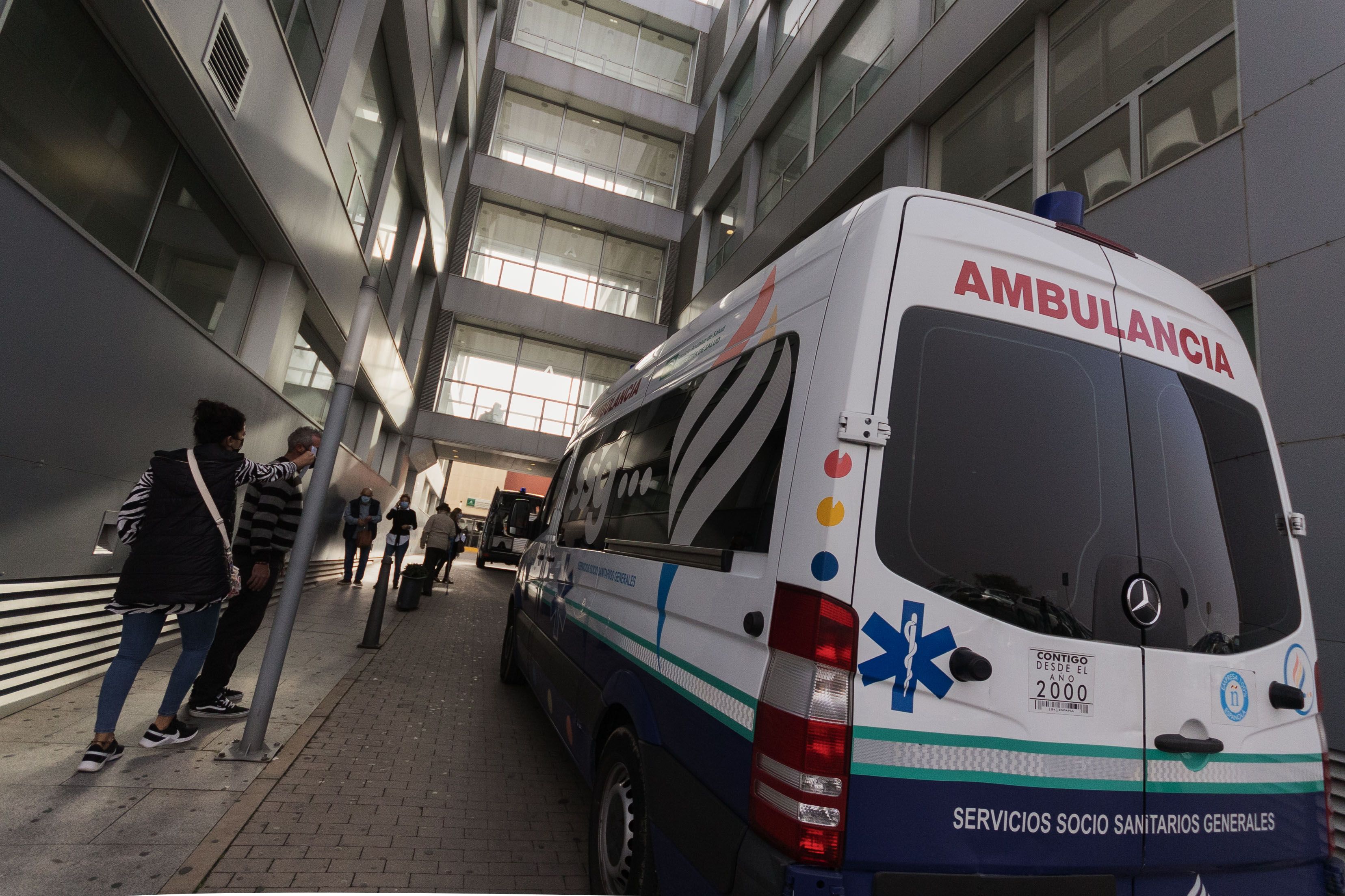 Una ambulancia en el Hospital de Jerez. Una ambulancia en el Hospital de Jerez.