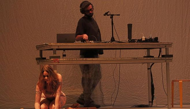 Rocío Márquez y Bronquio durante su actuación en el Teatro Falla de Cádiz.   ANTONIO BELIZÓN
