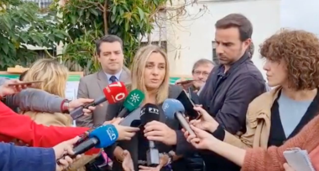 La consejera Marifrán Carazo, pidiendo disculpas tras la "chapuza" de la Junta con la web del Bono Alquiler Joven.