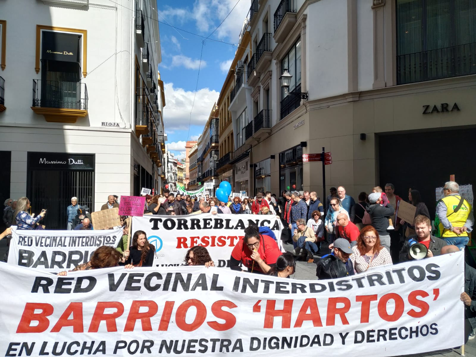 Movilización de la plataforma vecinal Barrios Hartos en Sevilla. 