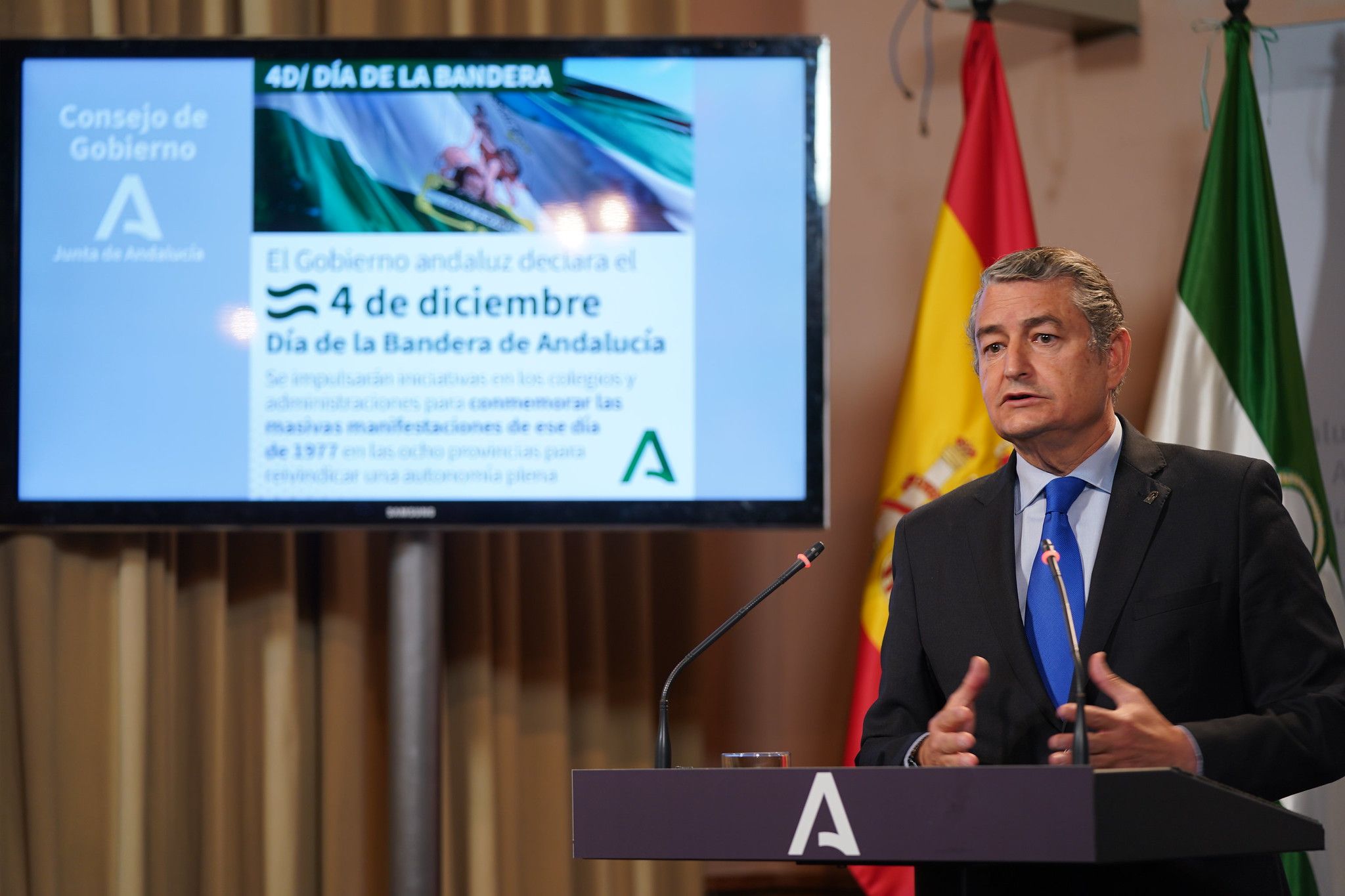 El consejero de Presidencia, Antonio Sanz, tras la aprobación en Consejo de Gobierno del 4D como Día de la Bandera de Andalucía. El consejero de Presidencia, Antonio Sanz, tras la aprobación en Consejo de Gobierno del 4D como Día de la Bandera de Andalucía.