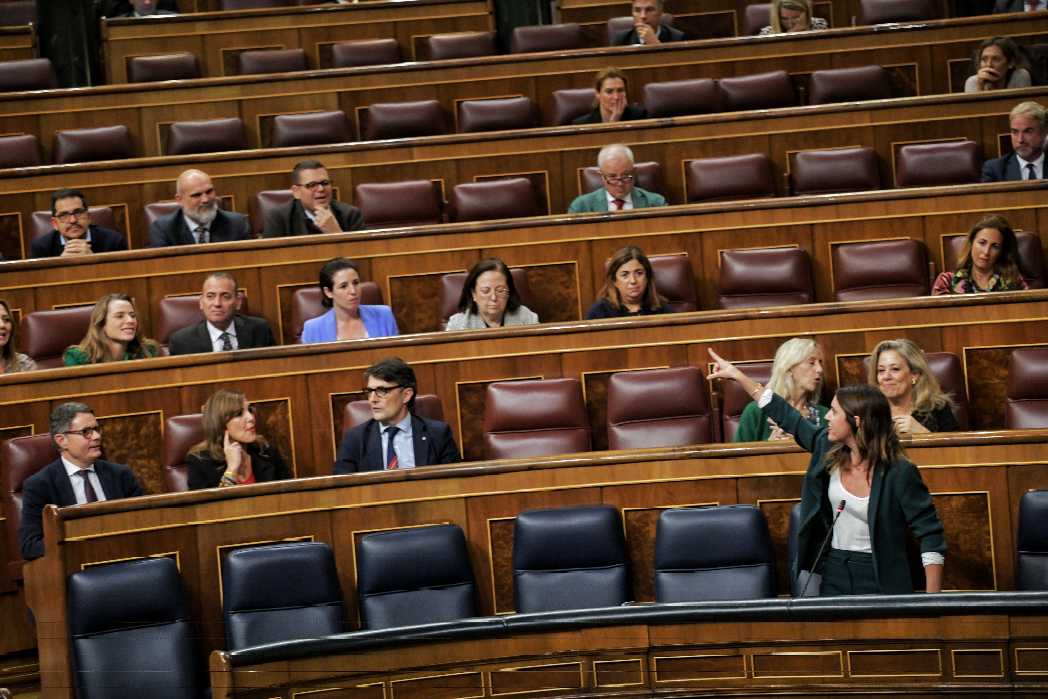 El fotógrafo Dani Gago ha compartido en redes su espectacular imagen durante la intervención de Montero tras ser atacada por Vox. El fotógrafo Dani Gago ha compartido en redes su espectacular imagen durante la intervención de Montero tras ser atacada por Vox.