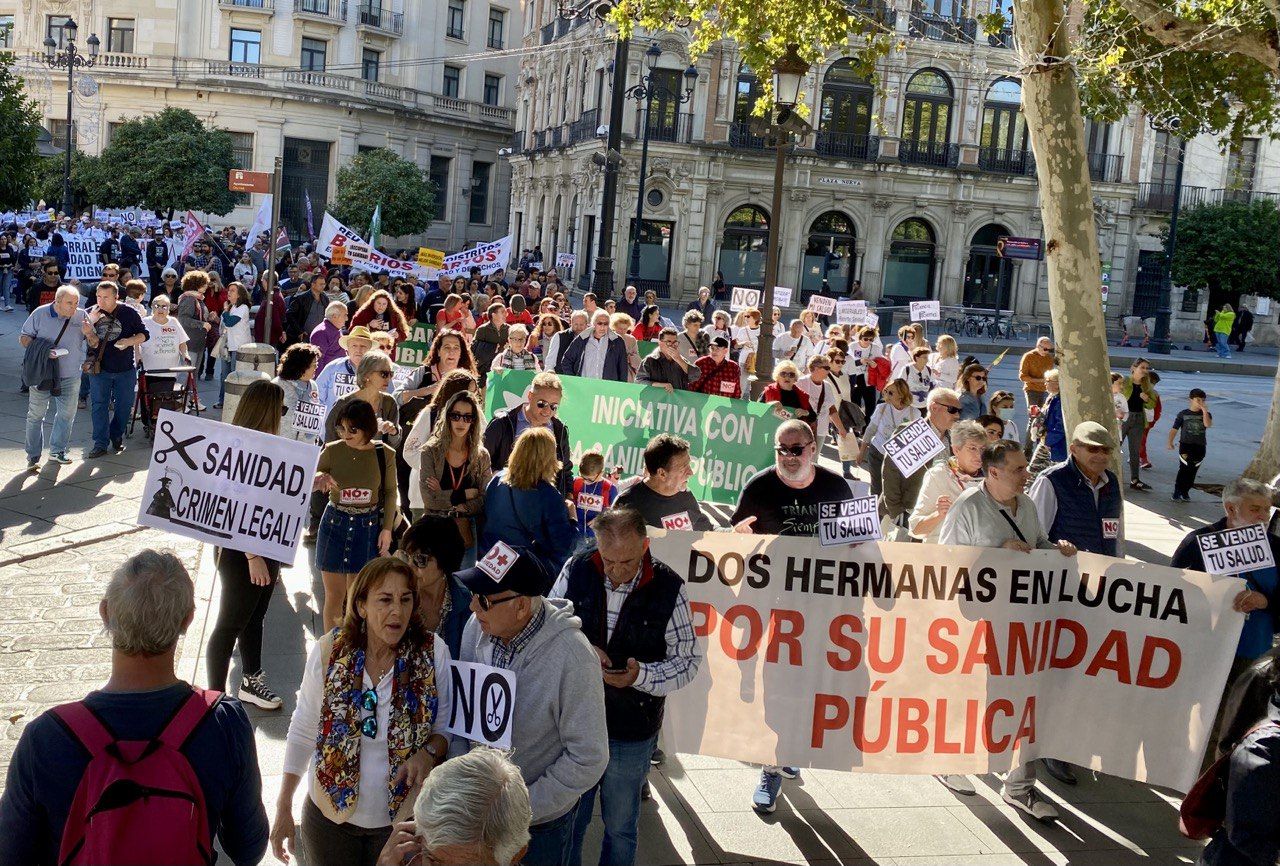 Imagen de la concentración por la sanidad en Sevilla. Imagen de la concentración por la sanidad en Sevilla.
