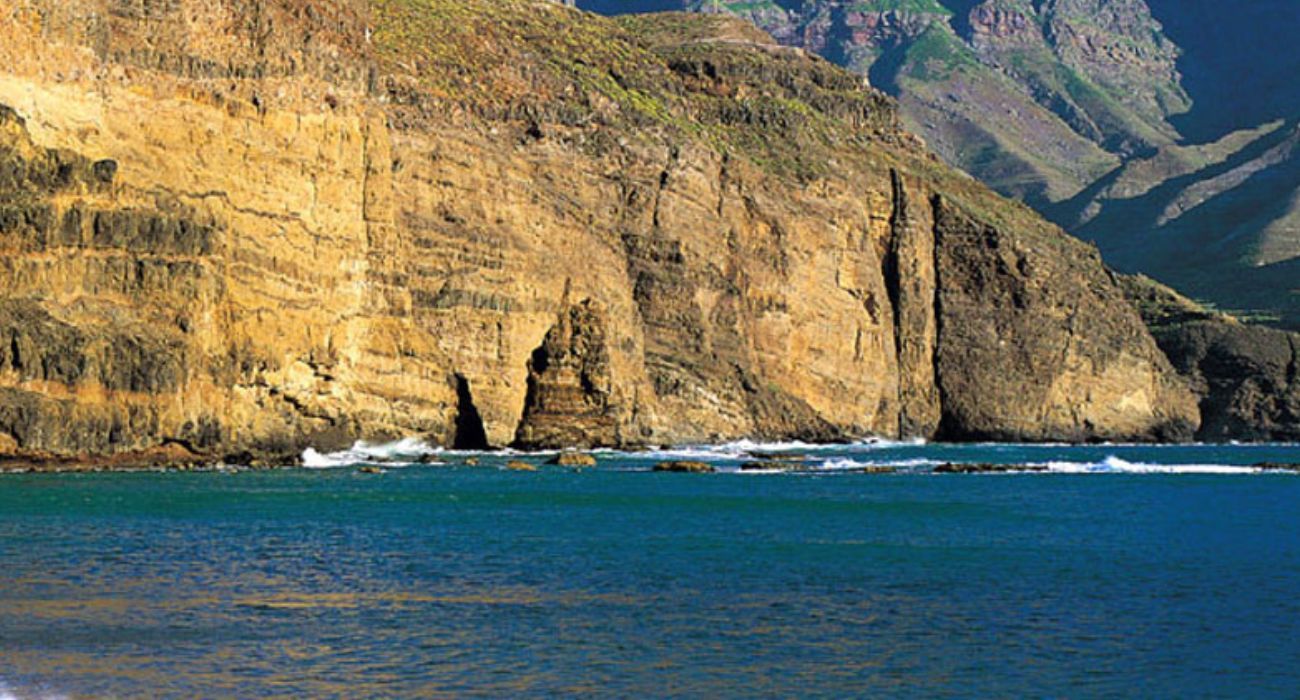 El meteorito que ha recorrido las Islas Canarias ha caído al mar en el norte. El meteorito que ha recorrido las Islas Canarias ha caído al mar en el norte.