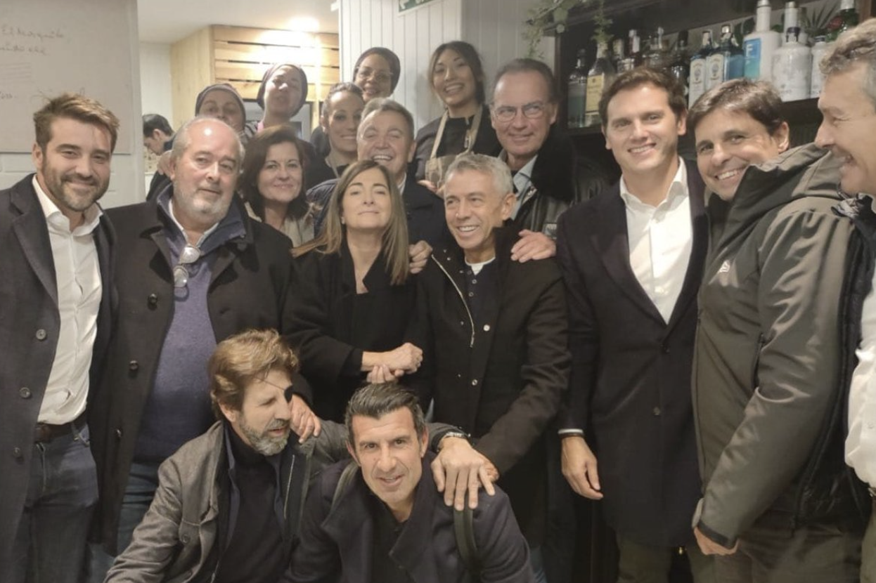 'El Turronero', con algunas de sus amistades.