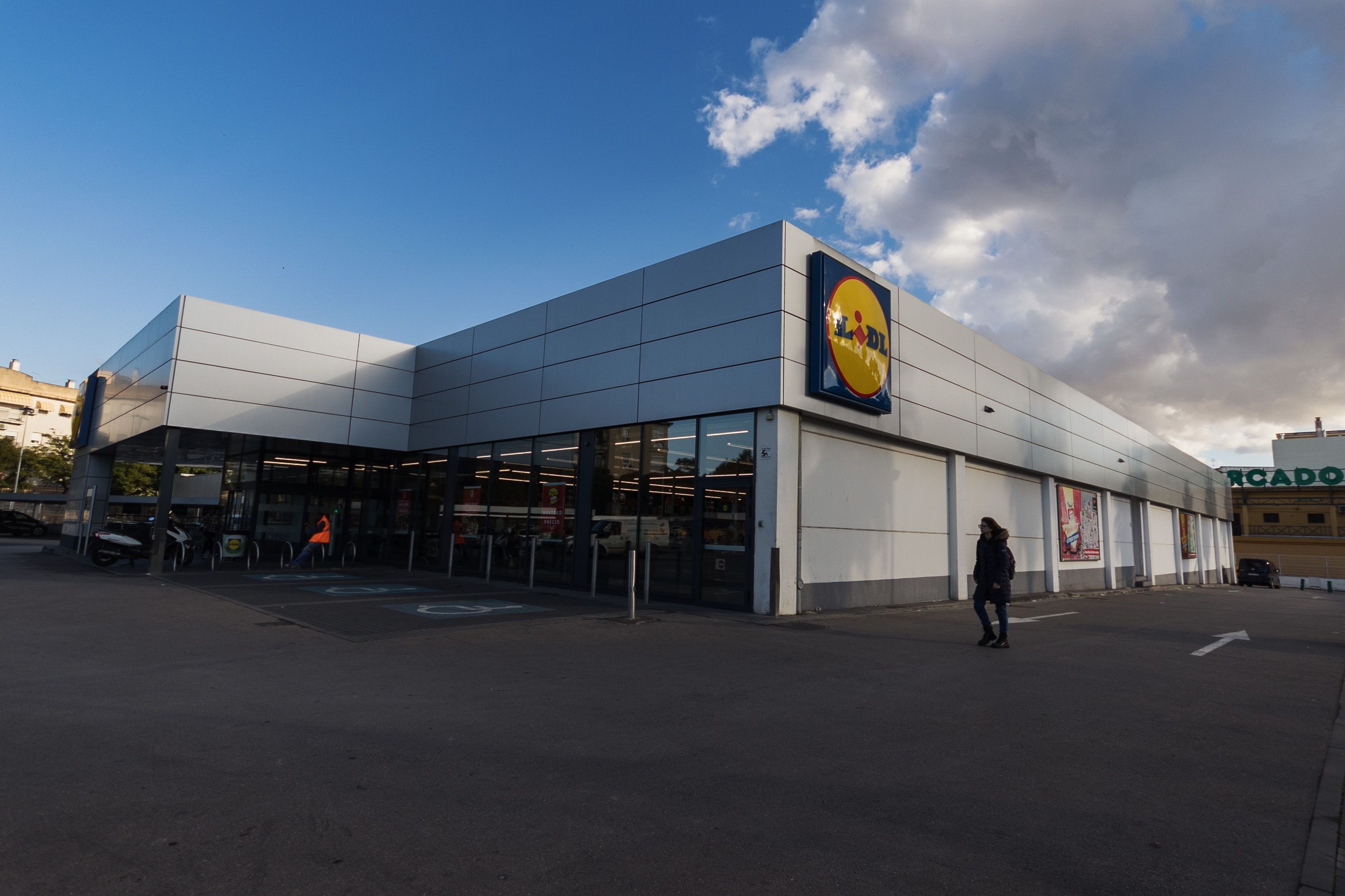 LIDL. "Lidl lanza la tabla de paddle surf para principiantes más barata del mercado para este verano" LIDL. "Lidl lanza la tabla de paddle surf para principiantes más barata del mercado para este verano"