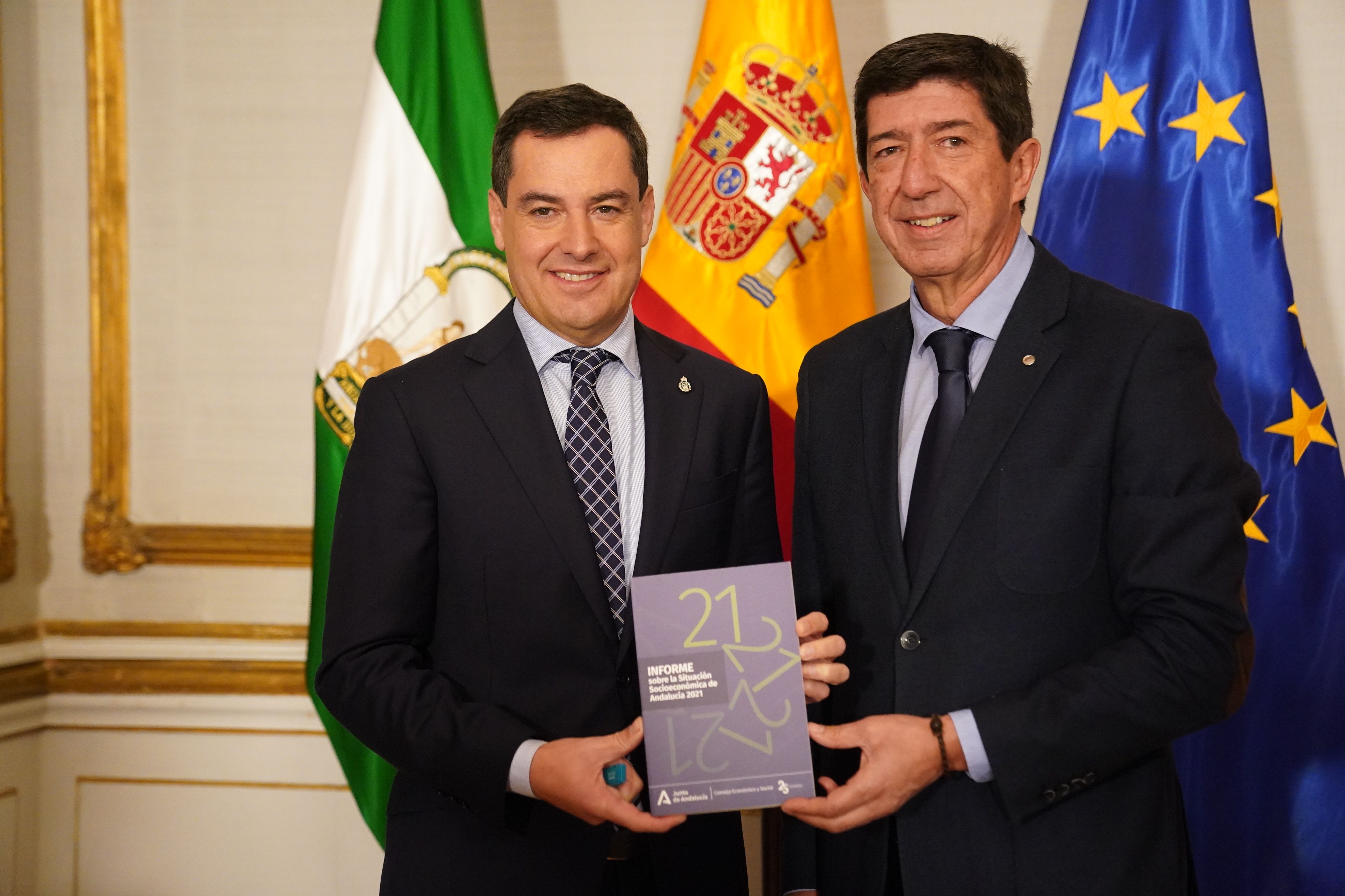 Juan Marín junto a Juanma Moreno.