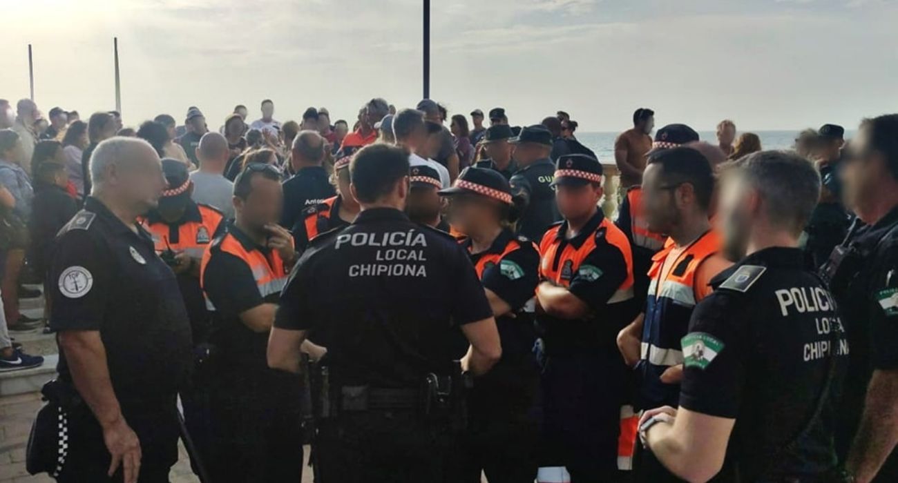 Una de las batidas realizadas por la Policía Local y voluntarios en Chipiona para encontrar a Eric.